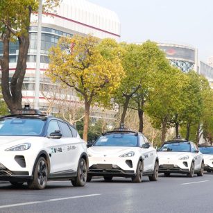 How Do Chinese People View the Robotaxi “Apollo Go”?