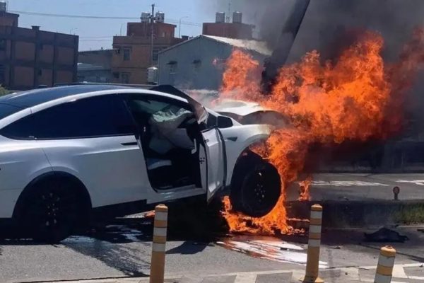 Spontaneous combustion of electric vehicles